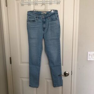 Levi’s 721 High Rise Skinny Jeans light wash size 28